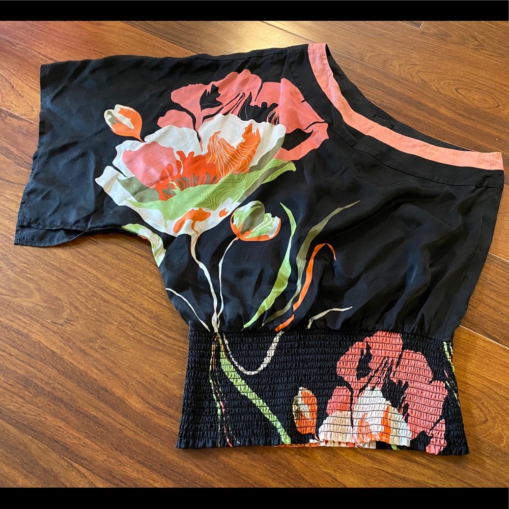 One should Asian print top